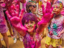 Devotees Drench in Faith and Color as Holi Utsav Fills Banke Bihari Temple; Rangbhari Ekadashi Heralds Festive Fervor in Ayodhya